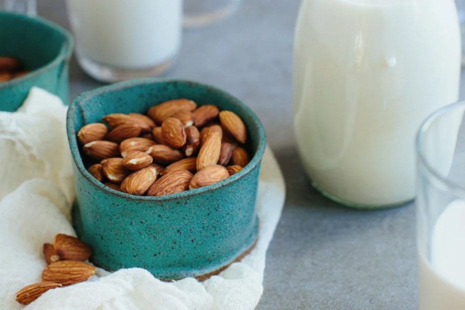 11 Health Benefits Of Almond Milk (And How To Make It)
